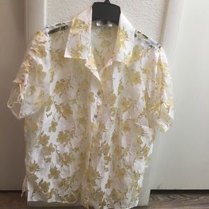 See through in flower patter top!